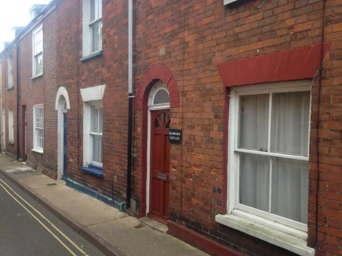 3 Bedrooms Cottage