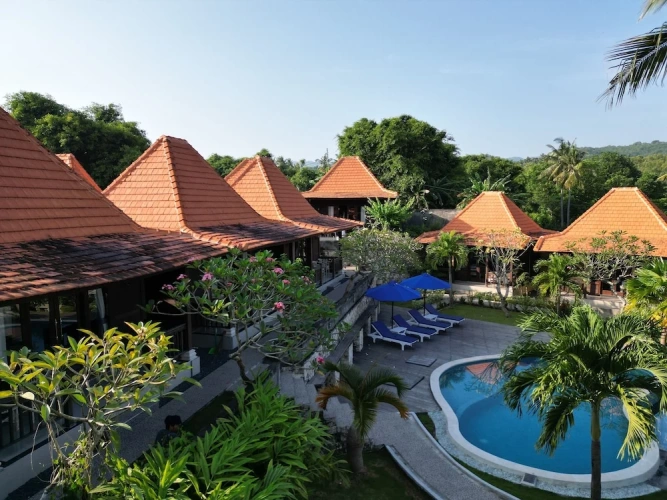 Deluxe room with pool view