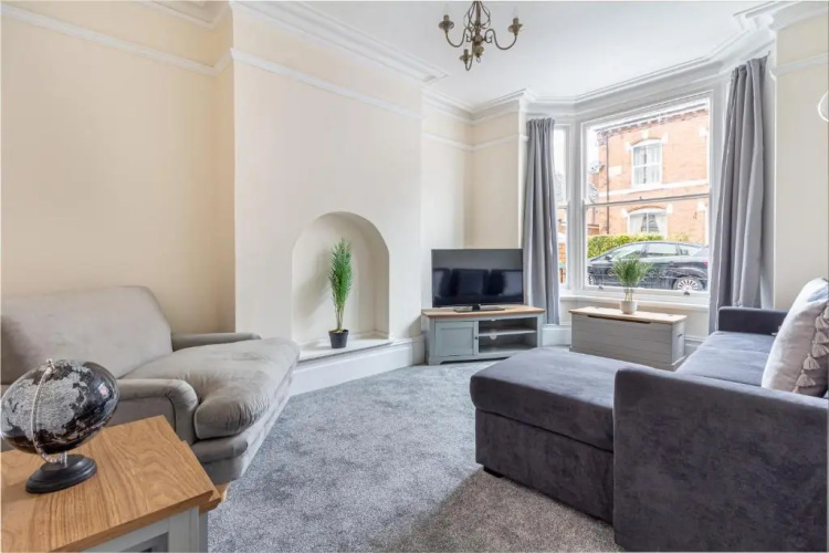 Beautiful 4 Bed House Worcester City Centre