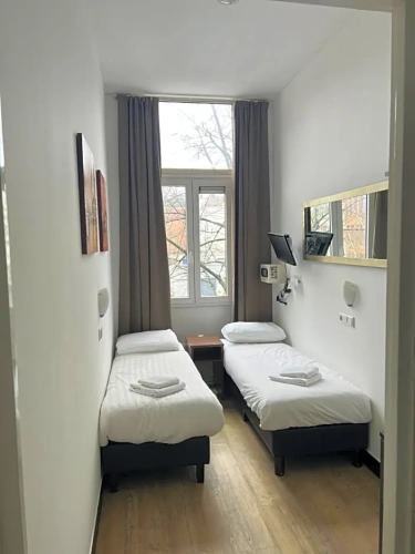 Standard Twin Basement room