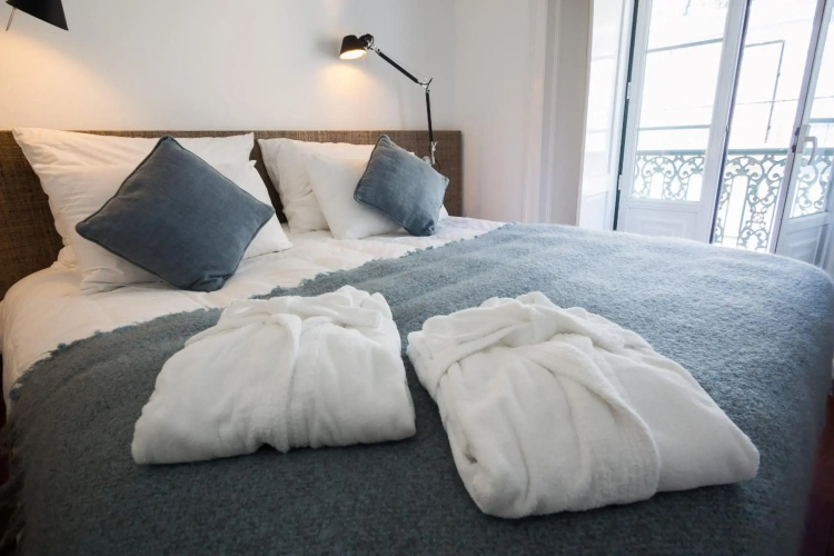 Nomad's Fine Arts in Chiado with Garage