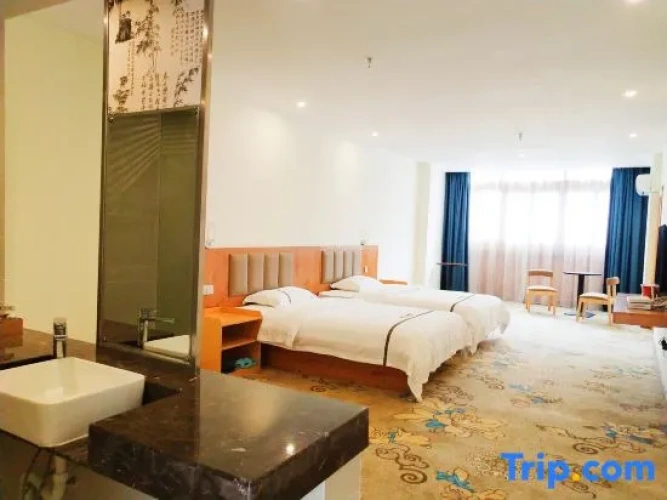 Quadruple Family Suite