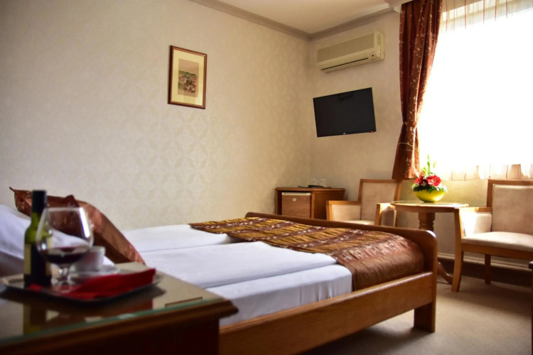 Hotel Lav