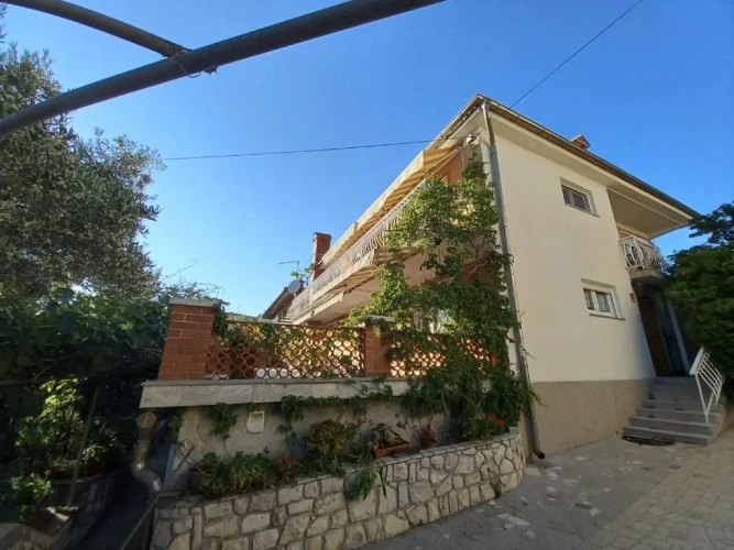 3 Bedrooms Apartment