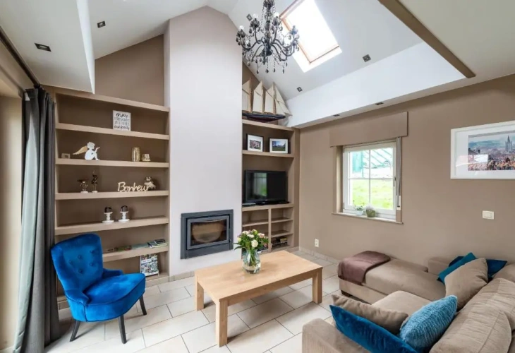 5 Bedrooms Cottage