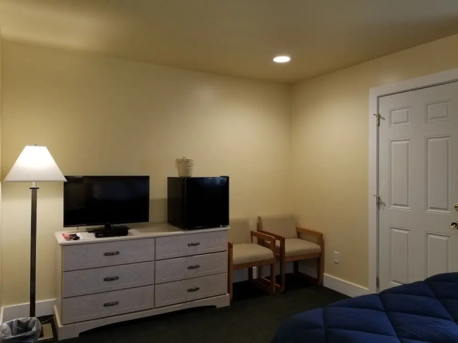Captain's Quarters Motel