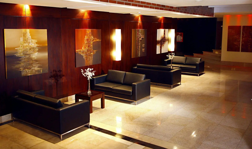 Reina Isabel Hotel & Suites