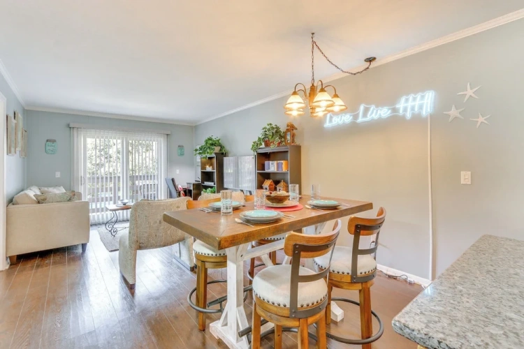 2 Bedrooms Apartment