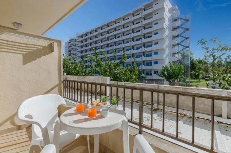 2 Bedrooms Apartment