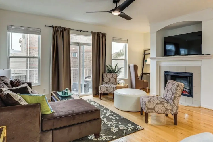 4 Bedrooms Apartment