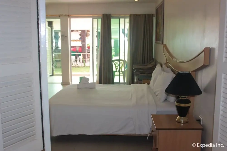 Standard room with balcony and beachfront