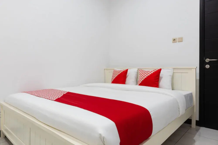 Cozy Stay by OYO Rooms