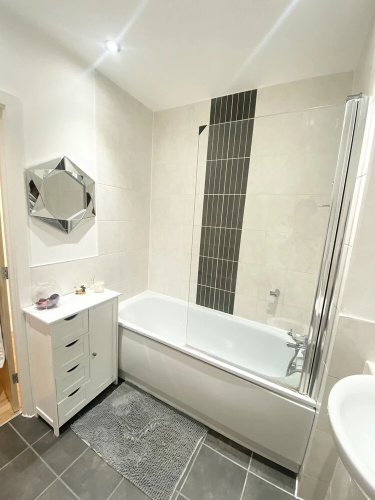 Captivating 1-bed Apartment in Barking