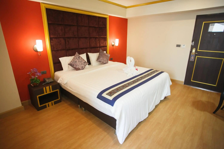 Grand Pink Hotel