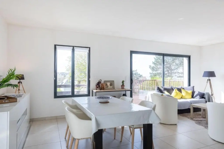4 Bedrooms Cottage