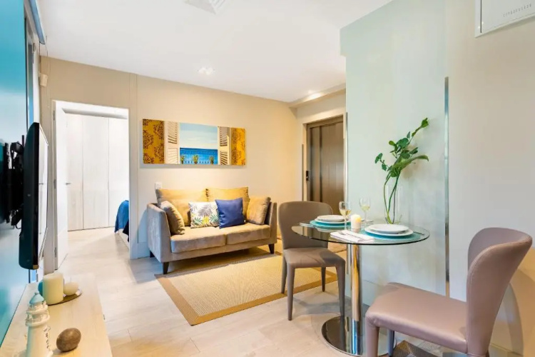 Kronos on the Beach Suite 1