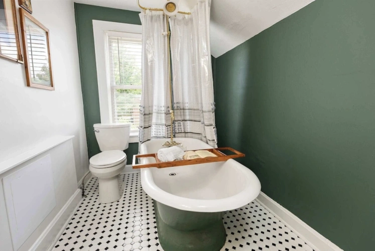 Standard Quadruple room with garden view