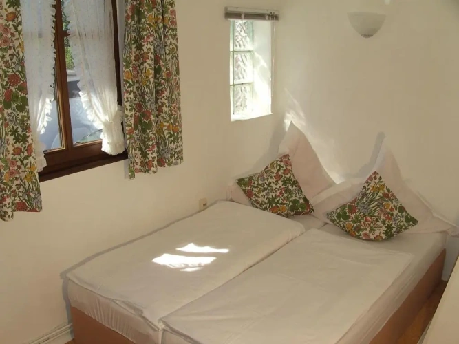 2 Bedrooms Cottage