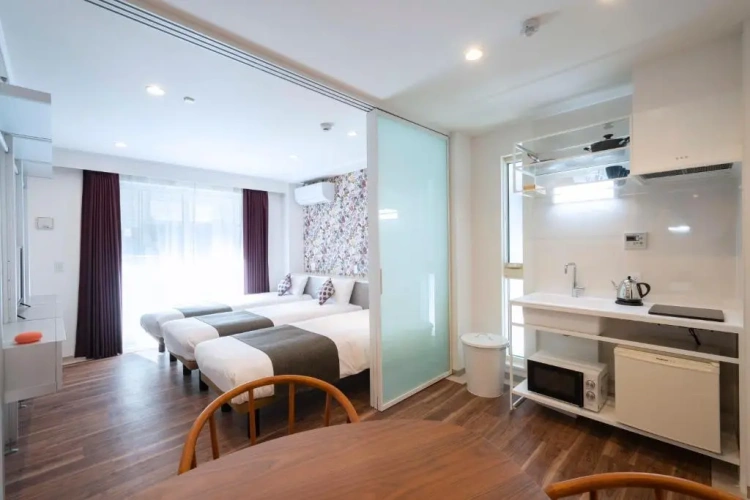 Standard Triple room