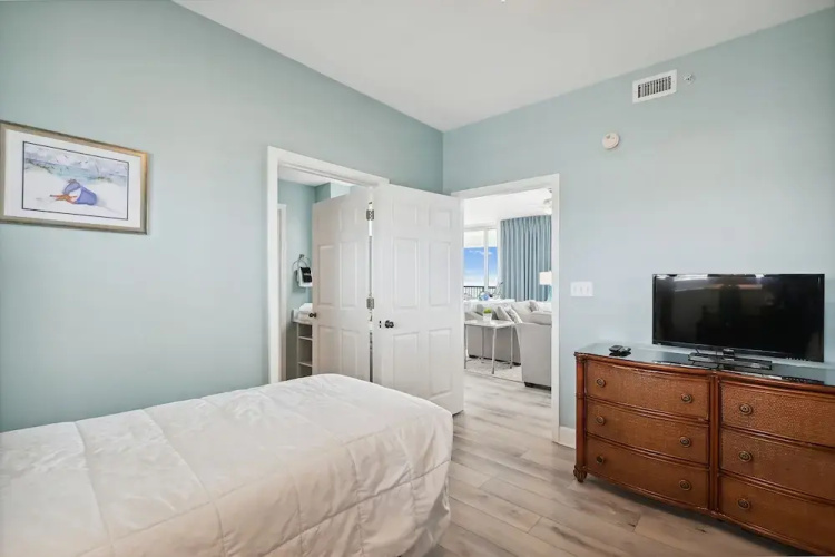Oceania 503 3 Bedroom Condo by RedAwning