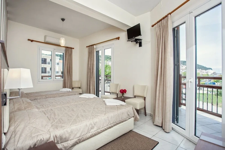 Standard Triple room with balcony and with city view