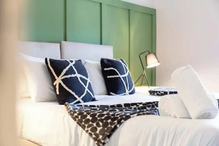 The Annick Suite No.2