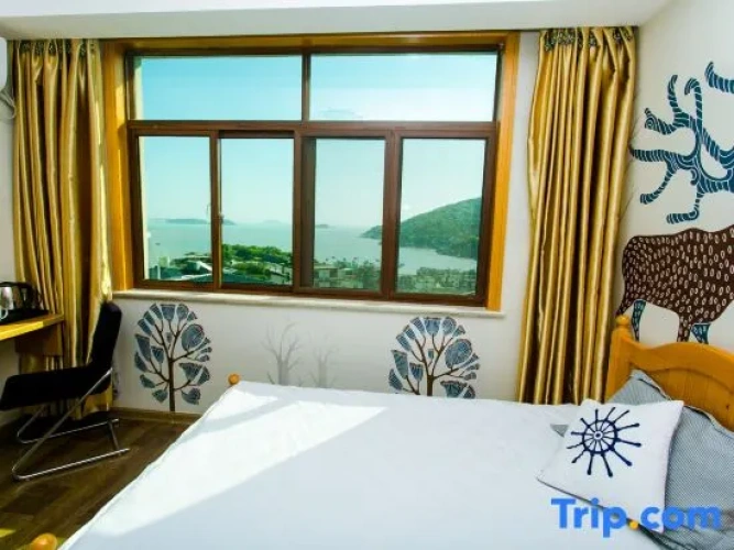 Standard Triple room with sea view