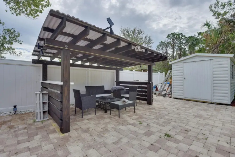 Convenient Sarasota Studio w/ Lush Backyard!