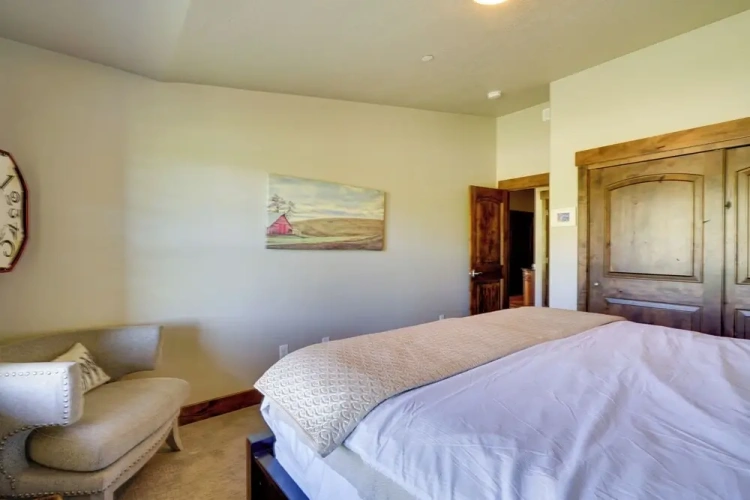 3 Bedrooms Apartment