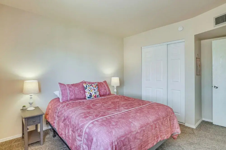 5 Mi to Dtwn: Tucson Townhome w/ Pool Access!