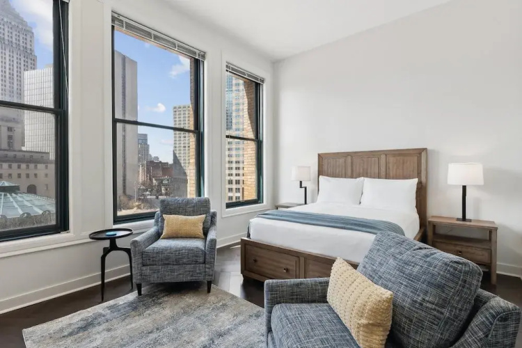 Placemakr Downtown Pittsburgh at The Pennsylvanian