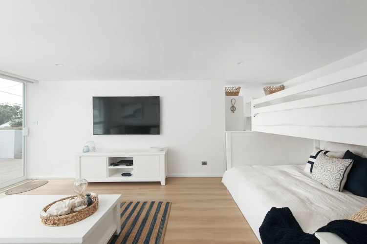 Arabella - Stylish Seaside Sanctuary With Views