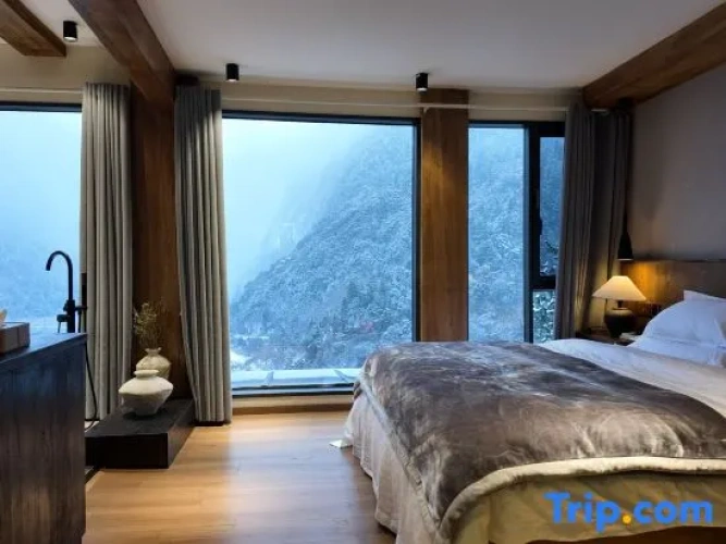Deluxe Double Suite
