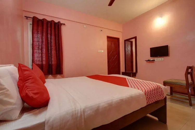 Abbirami Hotels By OYO Rooms