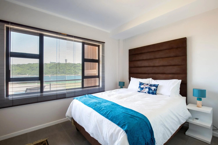 uSHAKA WATERFRONT - OUTSTANDING OPEN OUTLOOKS