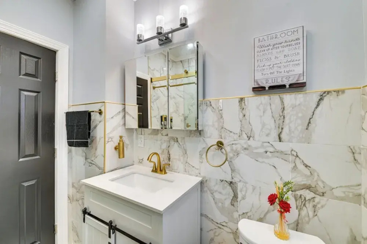 2 Mi to Downtown: Charming Apt in Schenectady!