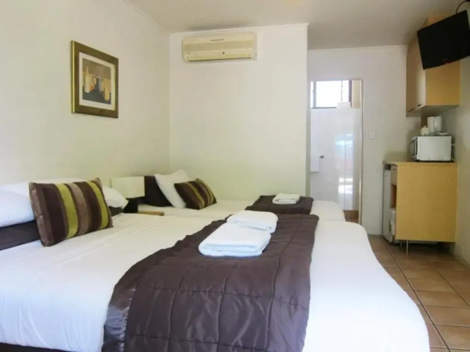 Standard Triple room