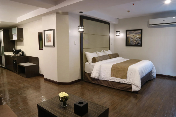 West Avenue Suites