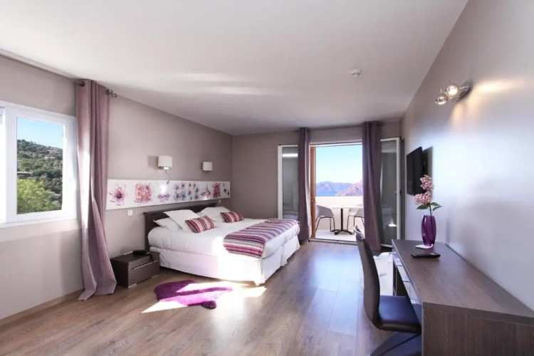 Deluxe Double room with balcony and with sea view