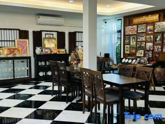 Baan Prapassarakom HomeStay& Cafe