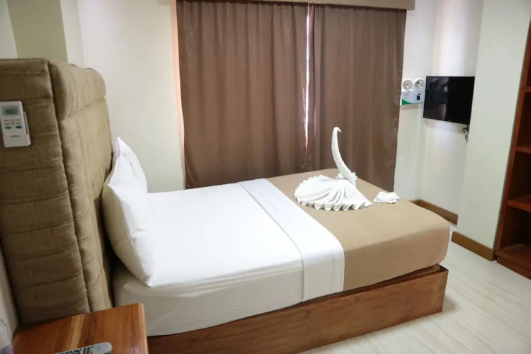 Candice Lucy Hotel Caticlan