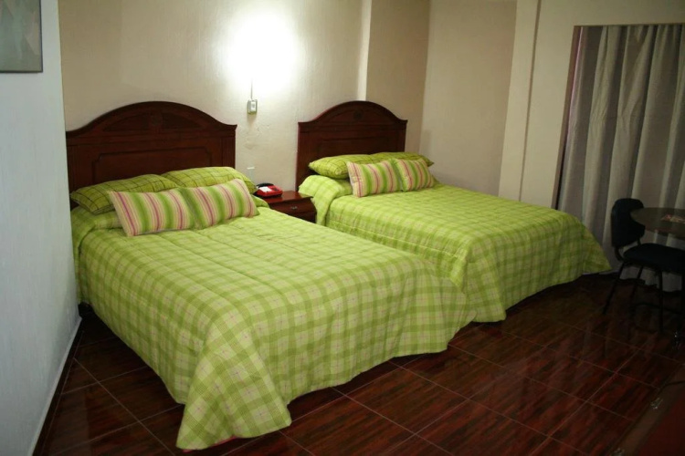 Leo Hotel