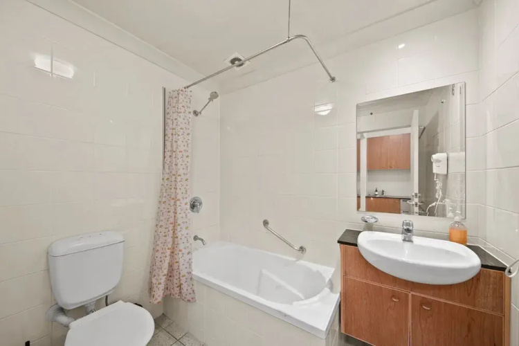 Central ACT Studio With Indoor Pool and Gym