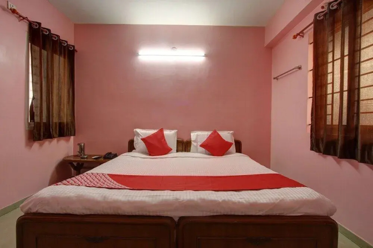 Abbirami Hotels By OYO Rooms
