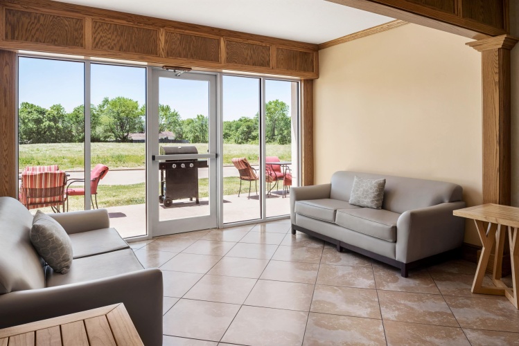Baymont By Wyndham Greensboro/Coliseum photo 9