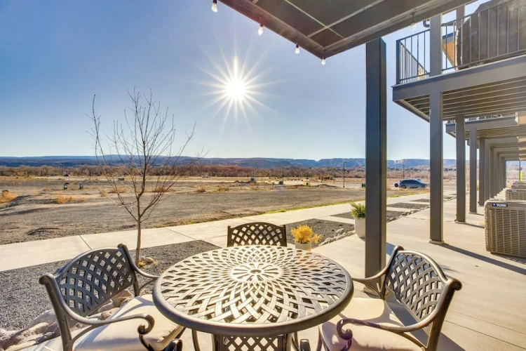 4 Bedrooms Apartment with balcony
