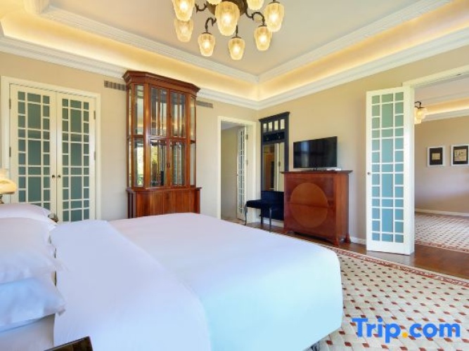 Suite with view
