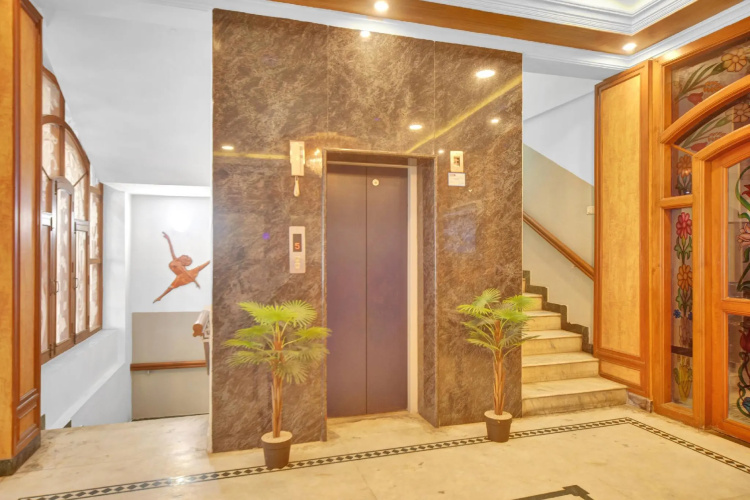 Collection O 81473 Anandham Residency