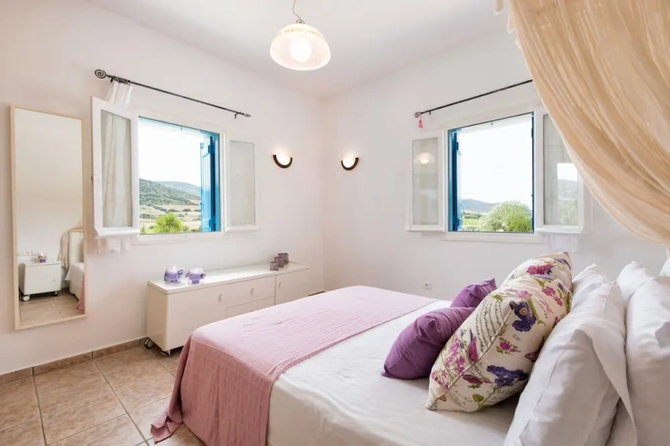 2 Bedrooms Villa