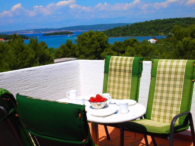 Apartment with sea view